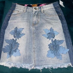 cute embroidered denim skirt NWT